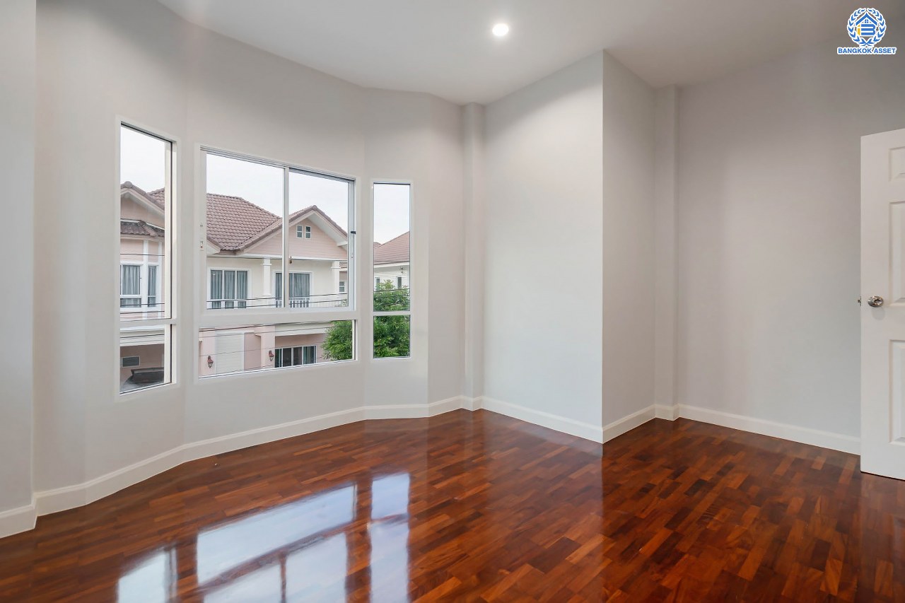 บ้านเดี่ยวมือสองนนทบุรี โครงการ นนทรีฟลอร่า ปิ่นเกล้า-ศาลายา เนื้อที่ 52.5 ตร.ว. ฟังก์ชัน 3 ห้องนอน 3 ห้องน้ำ จอดรถได้ 2 คัน ส่วนกลางครบครัน ตอบโจทย์ทุกครอบครัว บนทำเลเดินทางสะดวก เชื่อมต่อถนนบรมฯ ใกล้เซ็นทรัลปิ่นเกล้า และจุดขึ้นทางด่วนศรีรัช